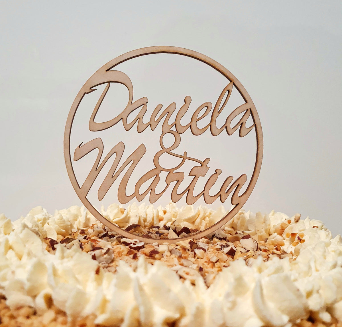 Personalisierter Holz-Tortentopper TP17 mit Namen – individuelle Hochzeitsdekoration für die Hochzeitstorte