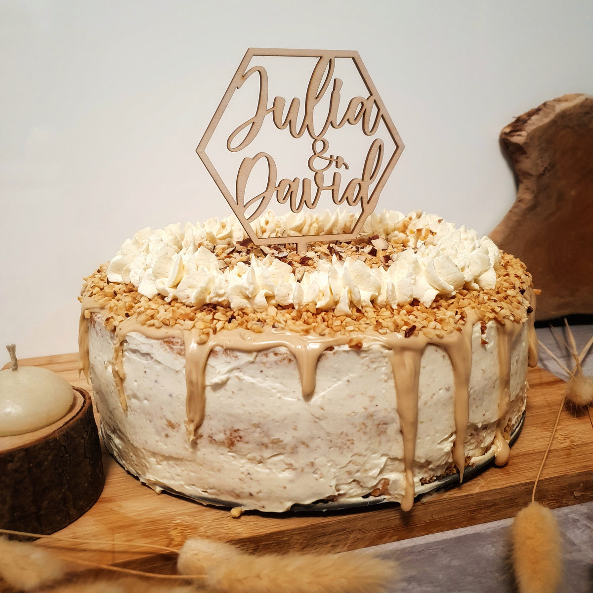 Personalisierter Holz-Tortentopper TP11 mit individuellen Namen für Hochzeitstorten