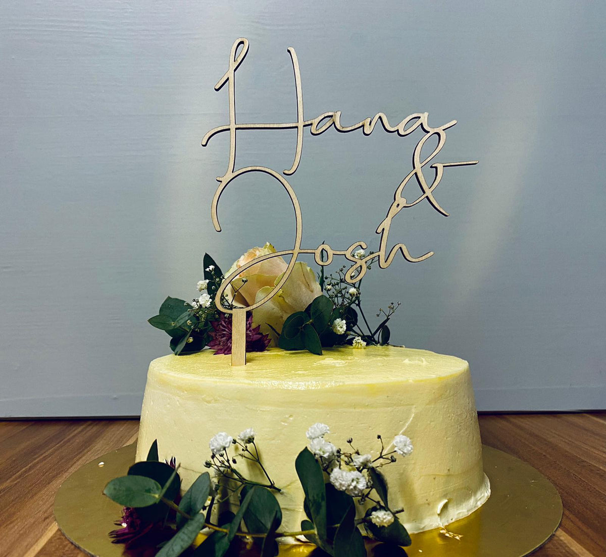 Personalisierter Holz-Torte Topper TP15 mit Namen für die Hochzeitstorte – individuell gestaltet