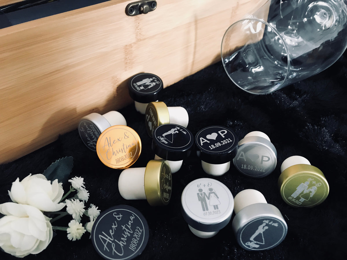 Personalisierte Korken Hochzeitsgeschenk mit individueller Gravur und Namen – 10er Set in verschiedenen Farben