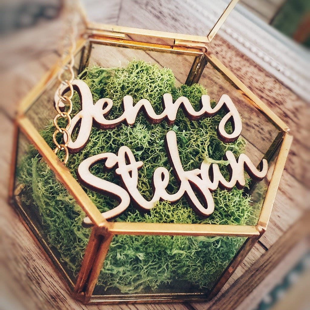 Personalisierte Ringbox aus Glas mit Namen graviert – elegante Ringbox für die Hochzeit mit Moos und individueller Namensgravur